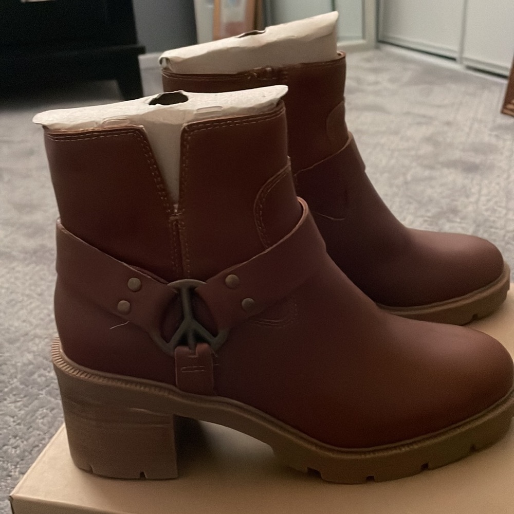 NIB lucky Brand LK-Soxton Sz 8 booties